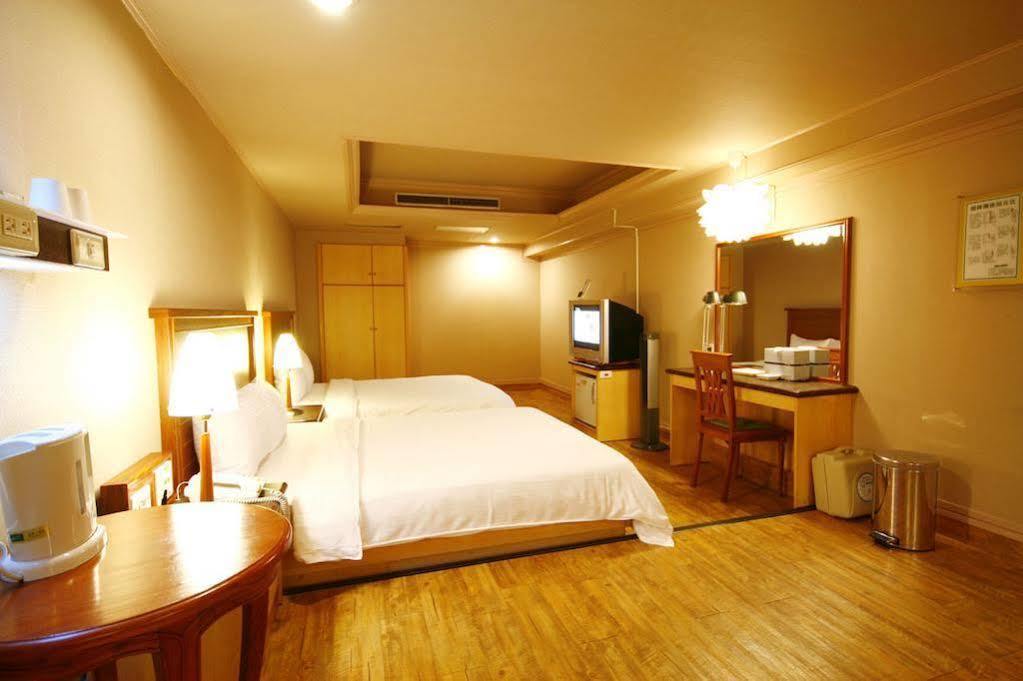Kindness Hotel - Yuanlin Exteriör bild