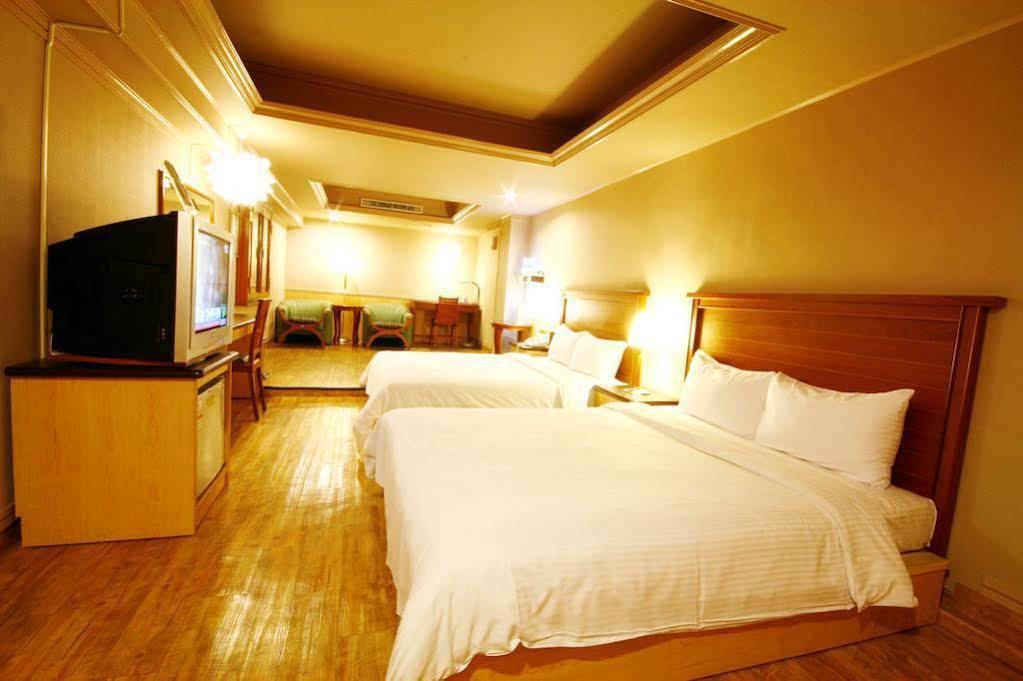 Kindness Hotel - Yuanlin Exteriör bild